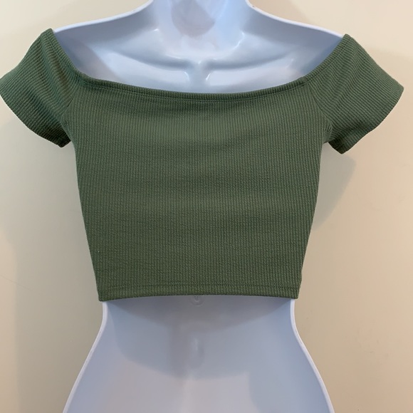 Hollister Short Sleeve Crop Shirt Size S - Picture 6 of 8